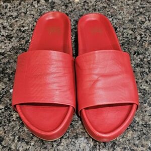 BEEK RED PELICAN SIZE 9